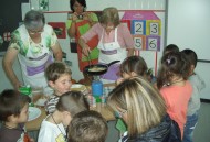 Cuineres fam una jornada amb els  nens i nenes de 3 a 5 anys.