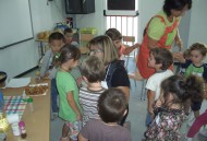 Cuineres fam una jornada amb els  nens i nenes de 3 a 5 anys.